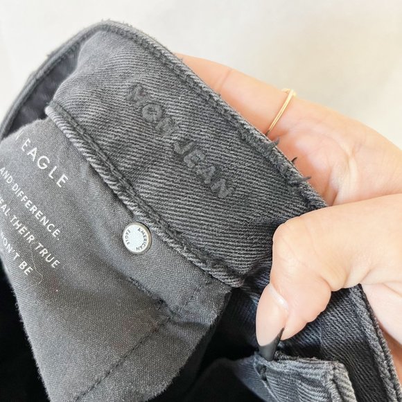 American Eagle Comfort Stretch Waistband Black Ripped Denim Mom Jean - Size 14 - Picture 4 of 5